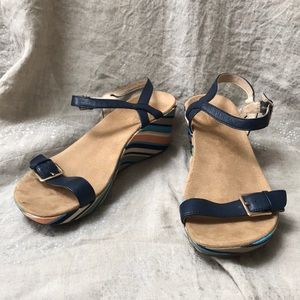 Vionic orthaheel size 9 navy strap platform wedge